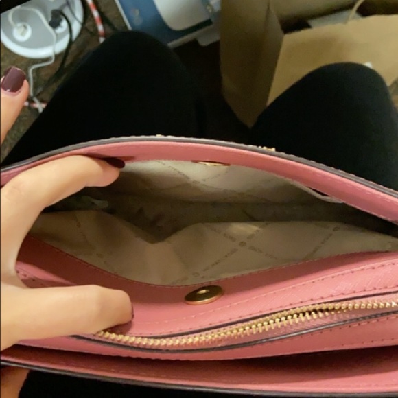 Michael kors cross body - Picture 2 of 6